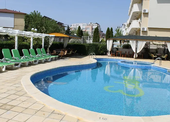 酒店 семеен идън 3*