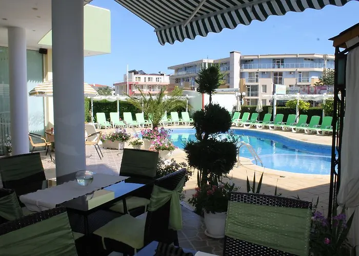 酒店 семеен идън 3*