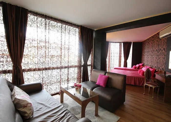 酒店 семеен идън 3*