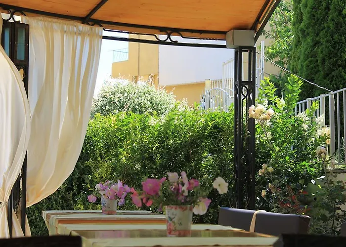 семеен идън Hotel